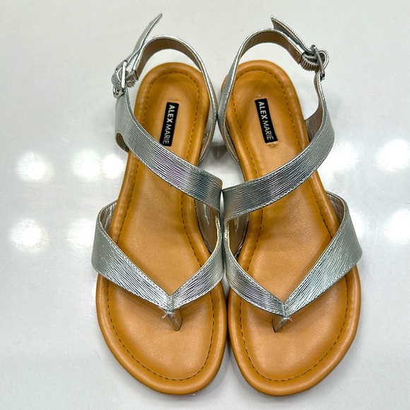 Silver size 7 1/2 sandals - Picture 4 of 8